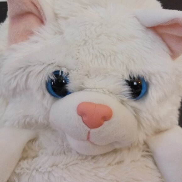 Jay at Play Hideaway Pets White Blue Eye Kitty Persian Cat Plush Stuffed Toy 15" - Picture 3 of 9